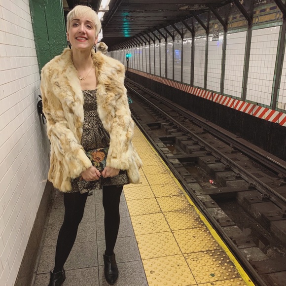 Meet your Posher, Jenn - Picture 2 of 7